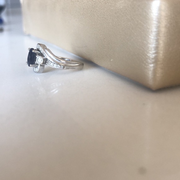 Sapphire ring with diamonds in white gold - Picture 2 of 3